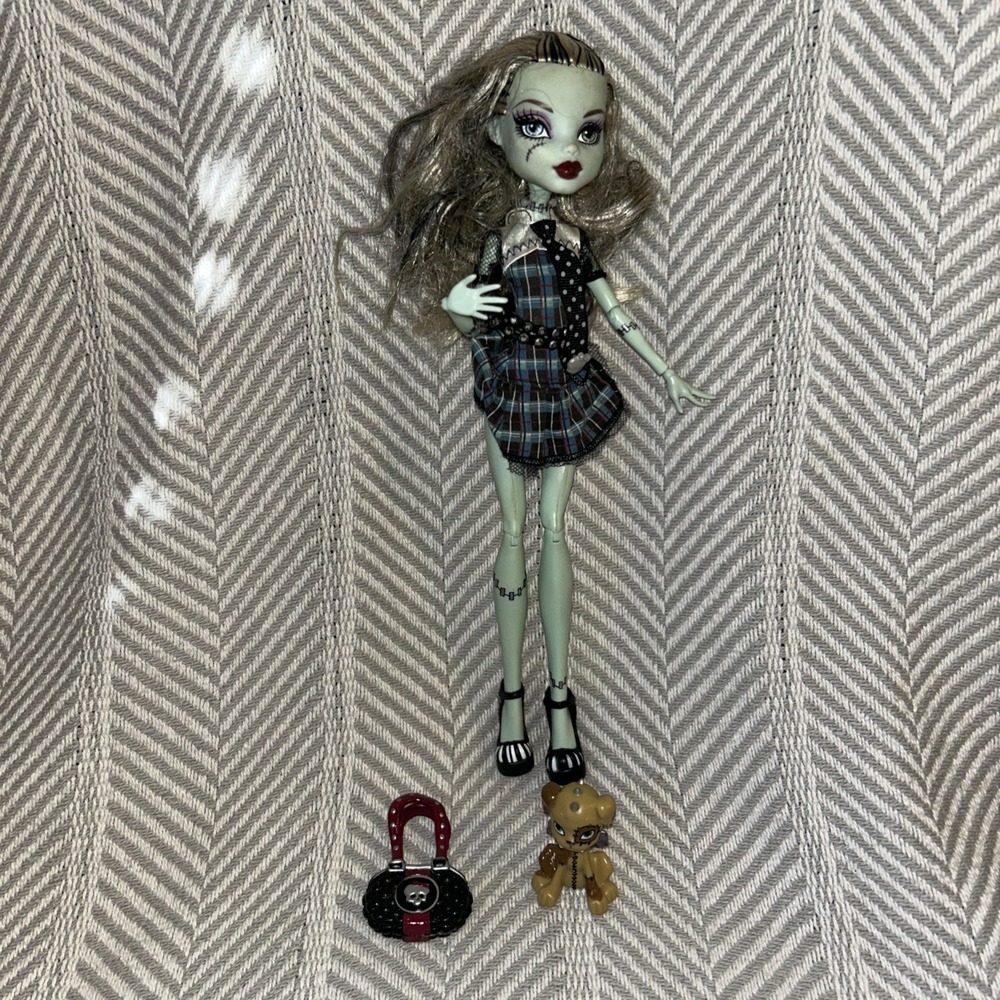Monster High First Wave Frankie Stein Doll With Purse & Pet With Clothes D4